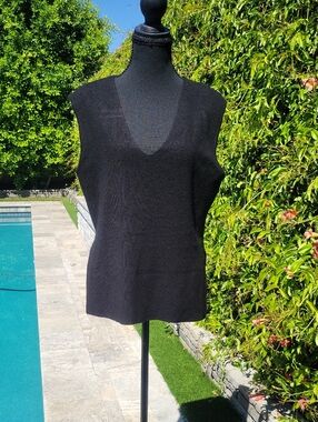 Marled Black Ribbed V-Neck Sleeveless Top